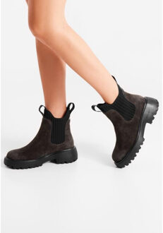 Woden Isabella s Bruin - 39