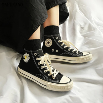 Women Canvas Shoes 2020 Spring New Embroidery Daisy Shoes Street Style Students Sneakers Cool Black White Trainers 35-40