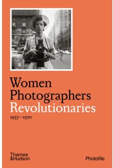 Women Photographers: Revolutionaries - Photofile - Clara Bouveresse