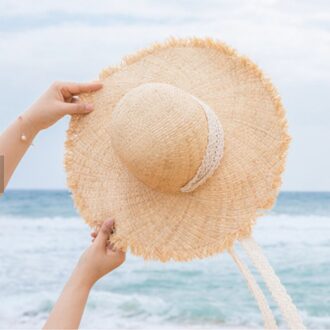 Womens Brede Rand Kant Golvend Zonnehoed Met Wind Lanyard Upf Zomer Strooien Hoeden Voor Camping Strand wit