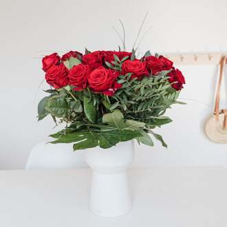 YourSurprise Bloemen - Boeket Rode Rozen (Middel)