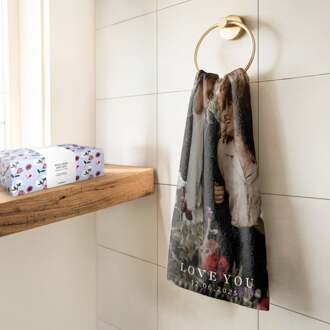 YourSurprise Cadeauset met gepersonaliseerd gastenhanddoekje en 3 zepen