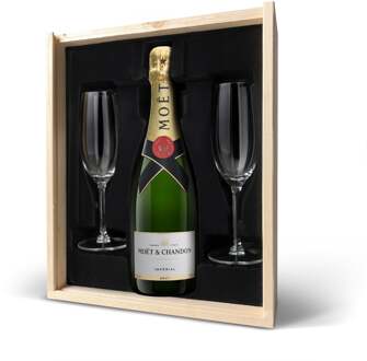 YourSurprise Champagnepakket met glazen - Moët & Chandon Brut - Gegraveerde deksel