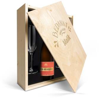 YourSurprise Champagnepakket met glazen - Piper Heidsieck Brut (750ml) - Gegraveerde deksel