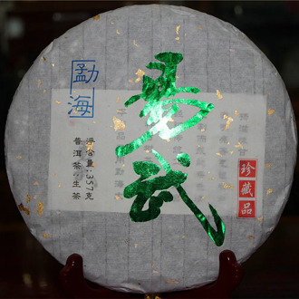 Yunnan Pu'er Tea Yiwu Antique Tree Raw Tea Cake Tea Tree Pu'er Spring Tea