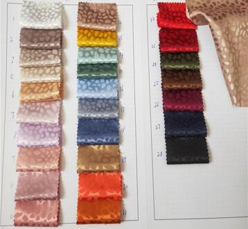 Zachte Luipaard Patroon Jacquard Satijn Stof Voor Vrouwen Jurk, Shirts, nachtkleding Doek Zwart Wit Champagne Groen Blauw Door De Meter