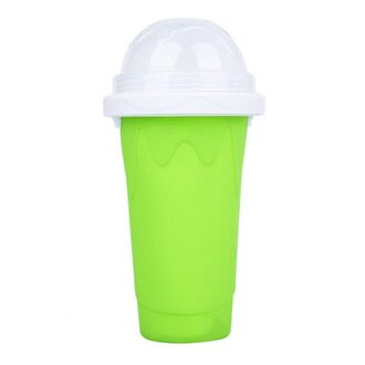 Zelfgemaakte Ijs Cup Smoothie Beker Is Geknepen In Een Ijs Cup Met Een Double-Layer Creatieve Zand Ijs cup groen