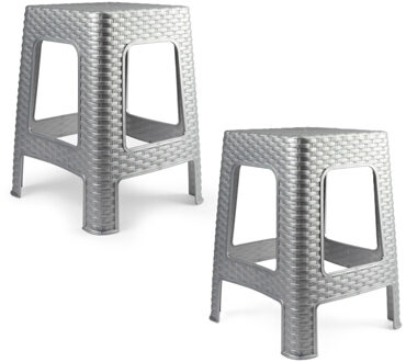 Zit krukjes - 2x - zilvergrijs - rotan kunststof - 37 x 37 x 46 cm - extra zitplaatsen