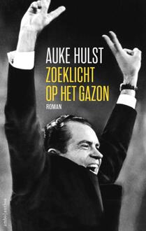 Zoeklicht op het gazon - Boek Auke Hulst (9026333498)