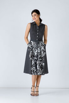 Zwarte jurk met knoopdetail en print - maat