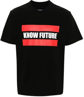 Zwarte Know Future T-shirt met Voorkant Print Sacai , Black , Heren - Xl,L,M
