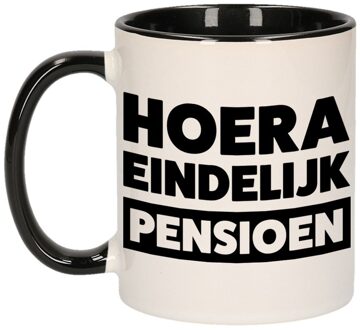 Zwarte pensioen VUT cadeau mok / beker - hoera eindelijk pensioen 300 ml - feest mokken