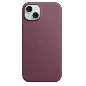 Apple FineWoven Backcover MagSafe voor de iPhone 15 Plus - Mulberry Rood