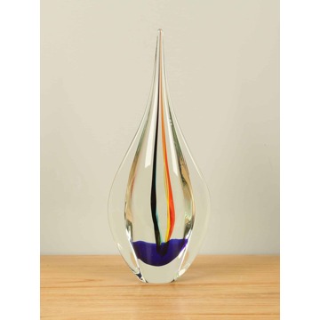 Beeld uit glas met gekleurde lijnen, 39 cm. Druppel uit glas, Glaspegel, Glazenbeeld