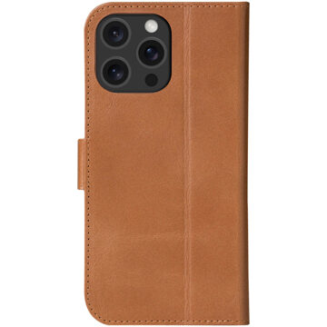 dbramante1928 Copenhagen Bookcase voor de Apple iPhone 16 Pro Max - Tan Bruin