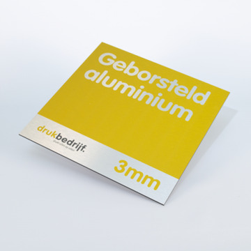 Geborsteld aluminium drukken