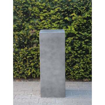 Sokkel/zuil uit light cement, 60 x 30 x 30 cm. beton look / antracietkleurige zuil, winterhard en uv-werend.
