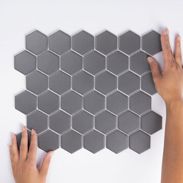 The Mosaic Factory 0,91m² - Mozaiek Tegels - Barcelona Hexagon Donker Grijs Mat 5,1x5,9