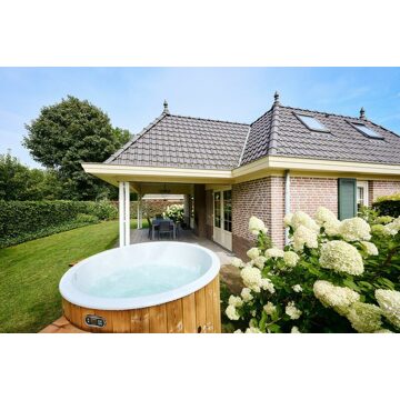 Zand Lodge voor 4 personen met spa op de Veluwe in Voorthuizen